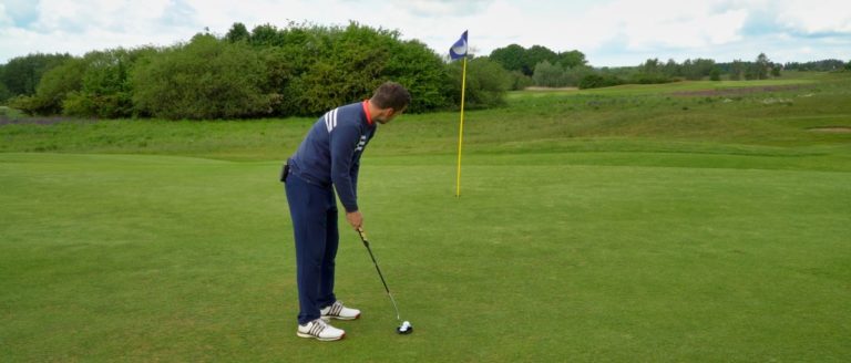 ausrichtung putten 768x328 - Golftipps für Anfänger und Späteinsteiger