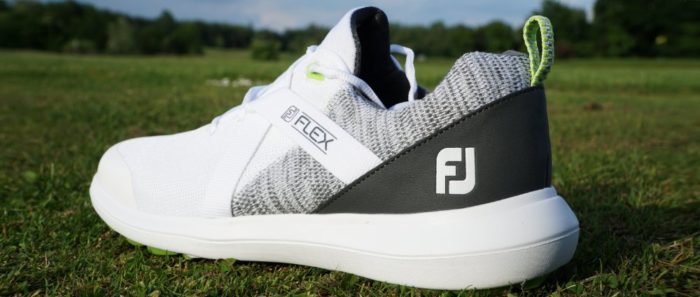 fj flex hinten 700x297 fj flex hinten 700x297 - Die schönsten Herren-Golfschuhe im Sneaker-Style