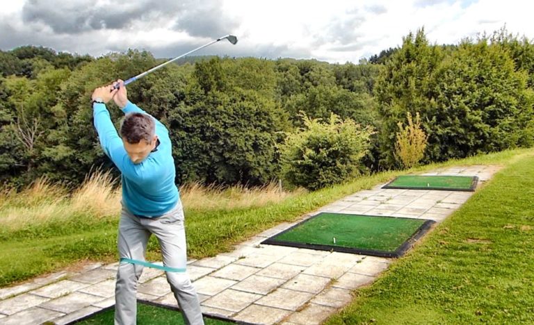 golf hintern 768x468 - Übungen für eine bessere Haltung und einen konstanteren Golfschwung