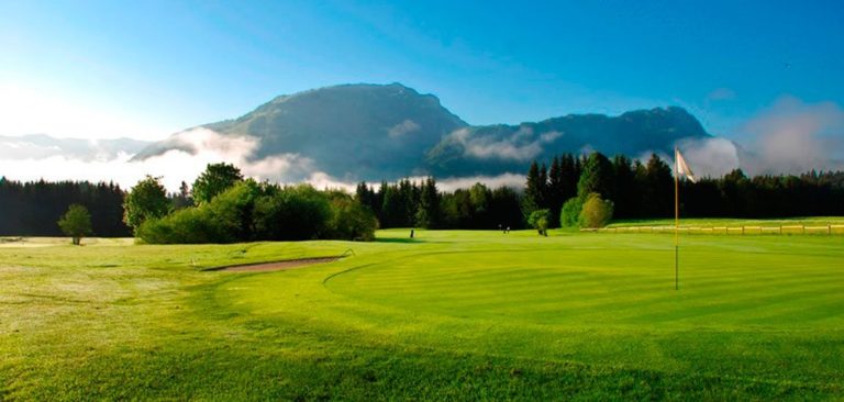 golf koessen 768x366 - Die Bewegung beim Pitchen üben