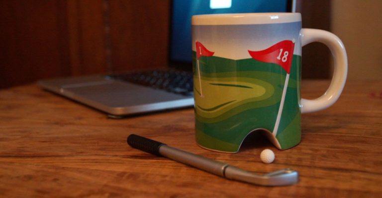 Golf-Tasse: Last-Minute-Geschenkidee für Golfer