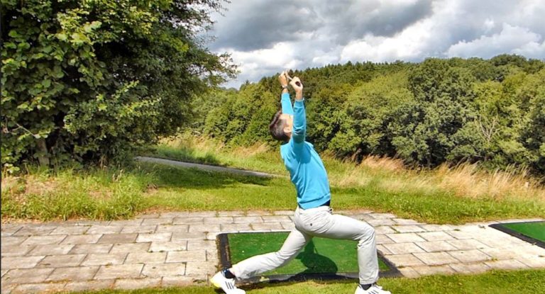 golfschwung huefte 768x415 - Übungen für eine bessere Haltung und einen konstanteren Golfschwung