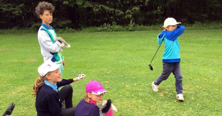 kinder beim golf 768x402 - Mentales Golf – Warum ein Perspektivwechsel manchmal Wunder wirkt
