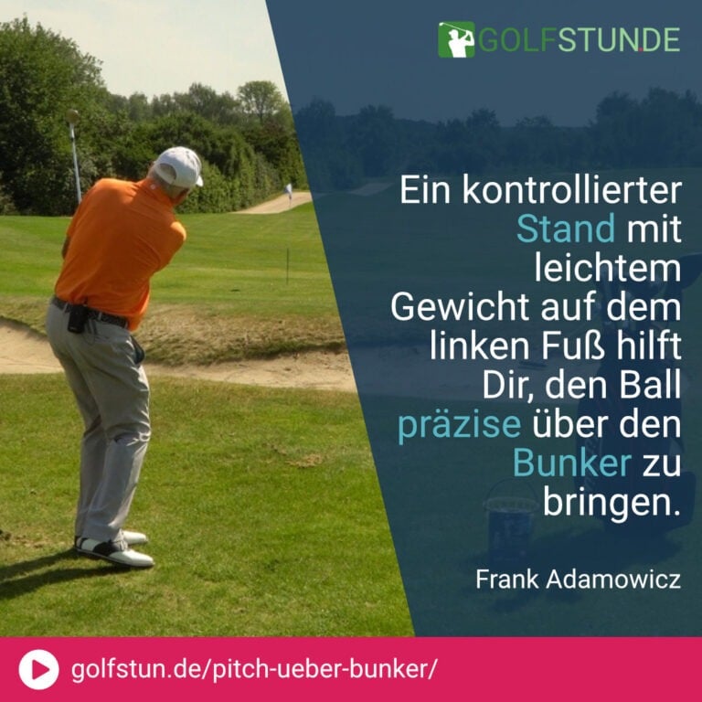 ⛳ Wähle ein Sand oder Lob Wedge für Höhe und Sicherheit über den Bunker.
📍 Stand: Füße schmal, Ball mittig, Gewicht auf das linke Bein.
📍 Ziel lieber hinter die Fahne, um das Risiko eines zu kurzen Schlags zu vermeiden.
📍 Lass den Schläger arbeiten – ein kontrollierter Schwung bringt bessere Ergebnisse.
